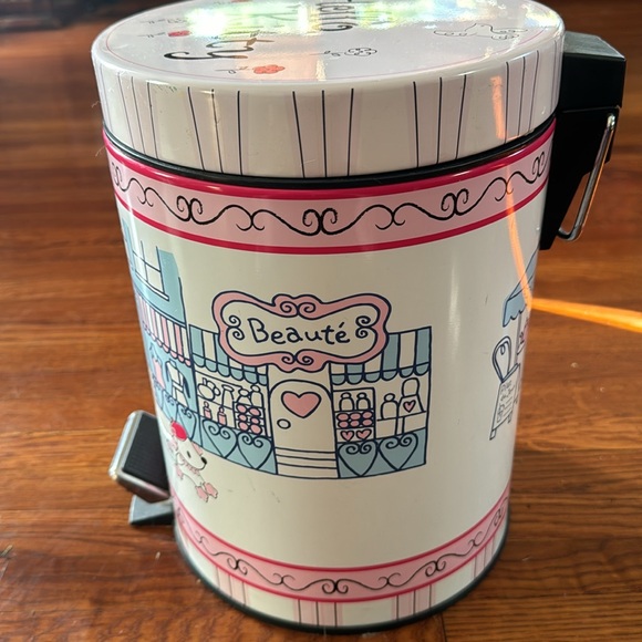 Hello Kitty Paris trash can - Picture 4 of 6